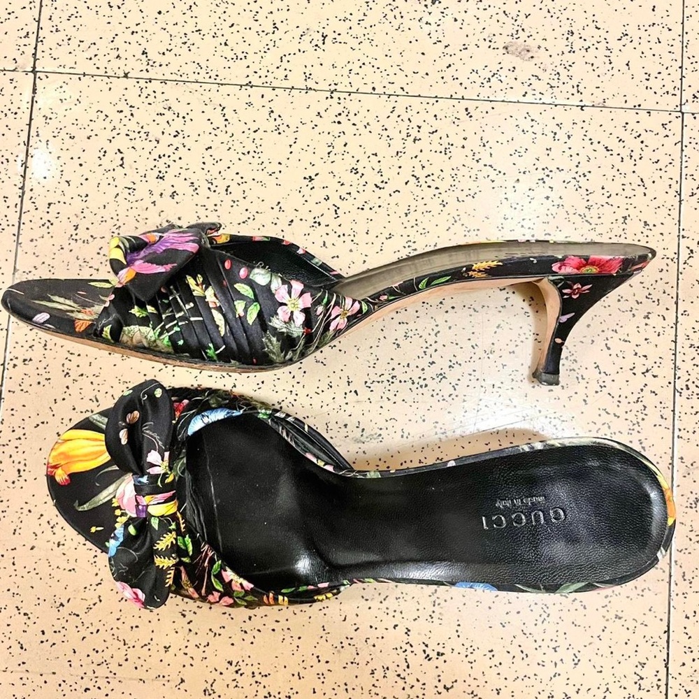 *SOLD* GUCCI FLORAL KITTEN HEELS